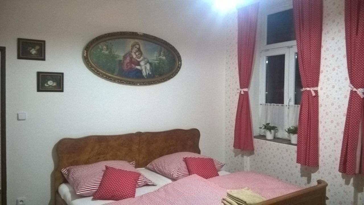 Restaurace A Penzion Ubrousku Prostri Se Nová Bystřice Extérieur photo