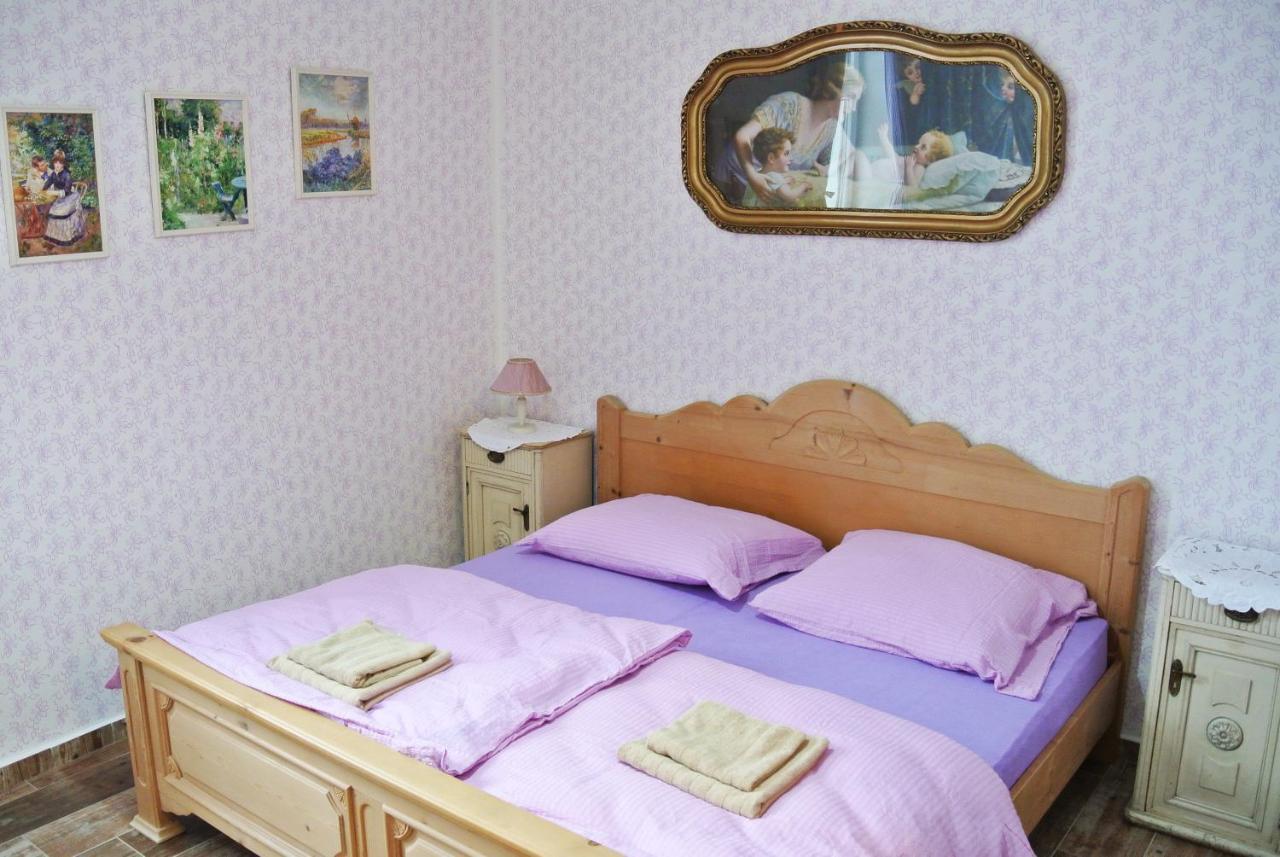 Restaurace A Penzion Ubrousku Prostri Se Nová Bystřice Extérieur photo