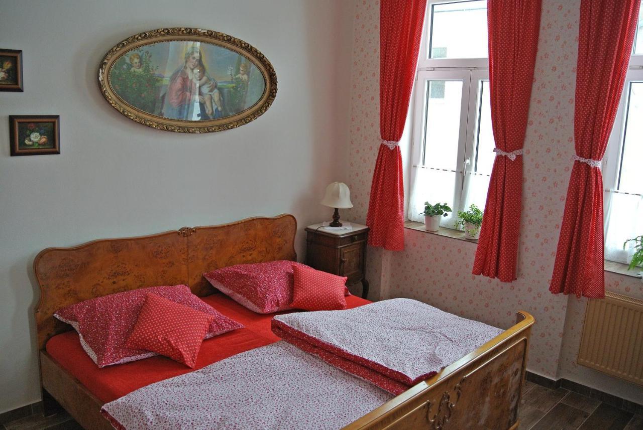 Restaurace A Penzion Ubrousku Prostri Se Nová Bystřice Extérieur photo