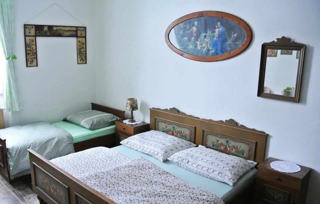 Restaurace A Penzion Ubrousku Prostri Se Nová Bystřice Extérieur photo