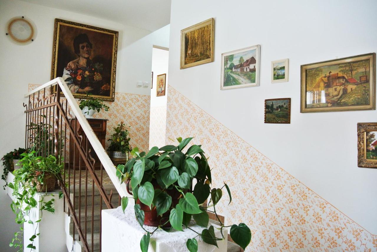Restaurace A Penzion Ubrousku Prostri Se Nová Bystřice Extérieur photo